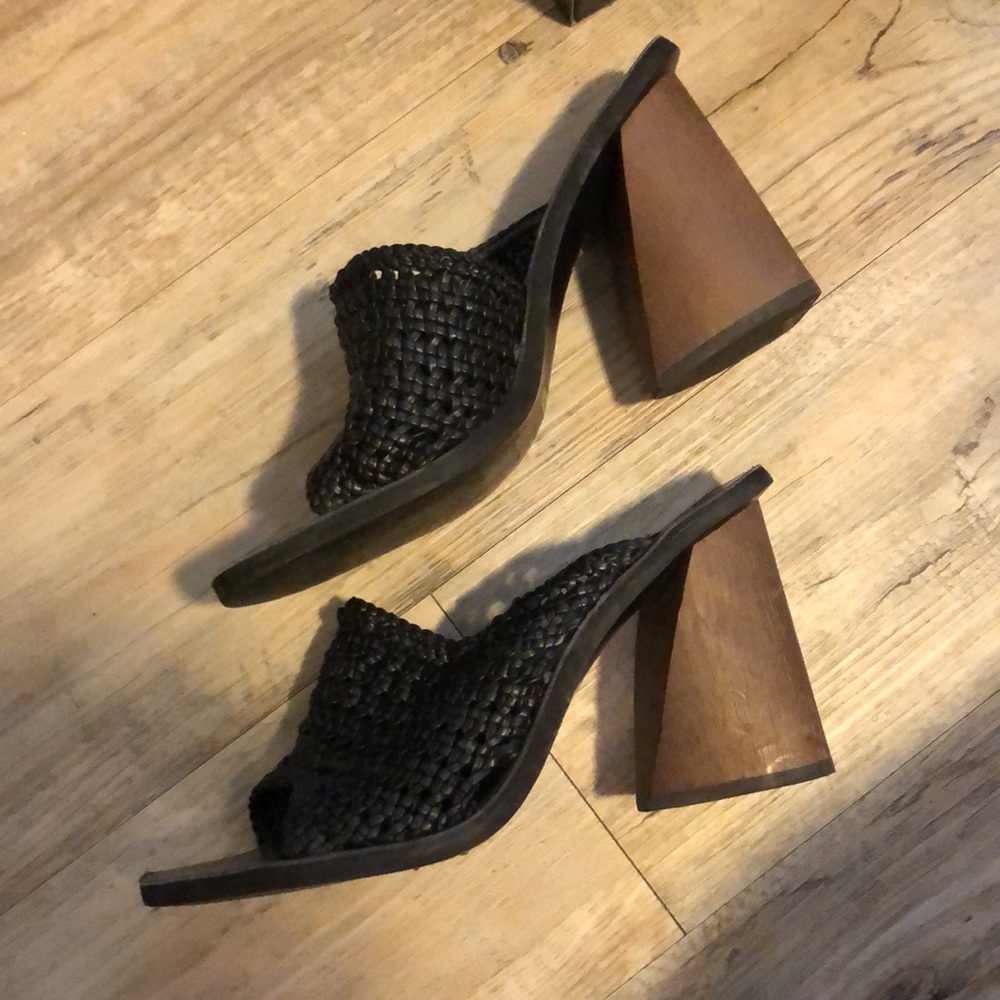 DOLCE VITA rattan heels